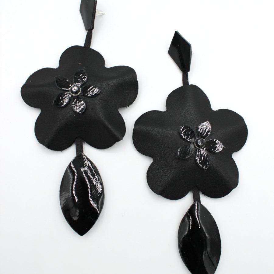 Boucles d’oreilles XL – Fleurs en cuir faites main