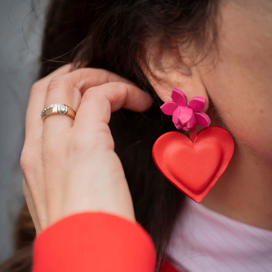Boucles d'oreilles avec grand cœur en cuir