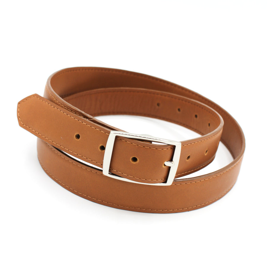 Ceinture en cuir sobre avec boucle argentée élégante