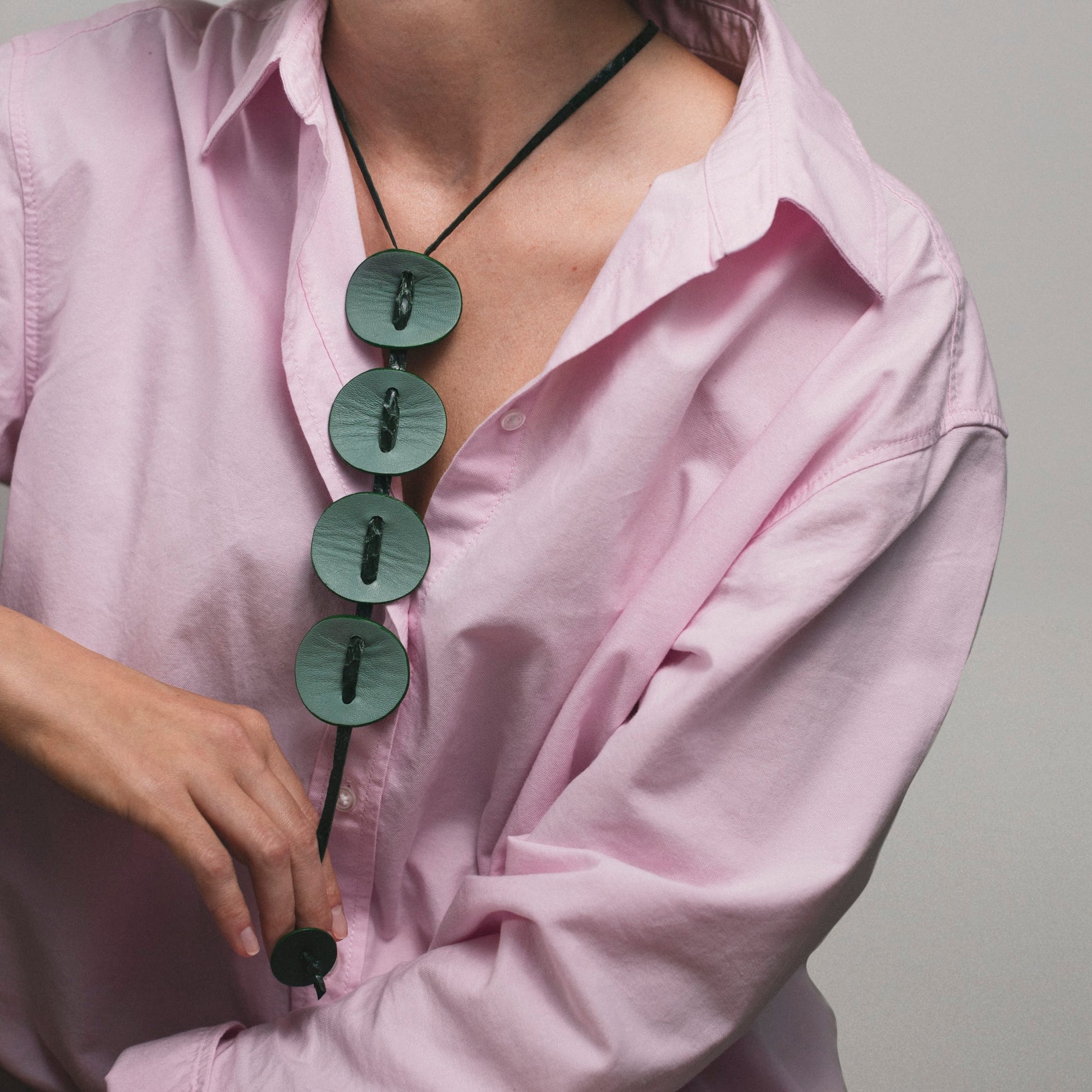 Collier en cuir rond – Fait main