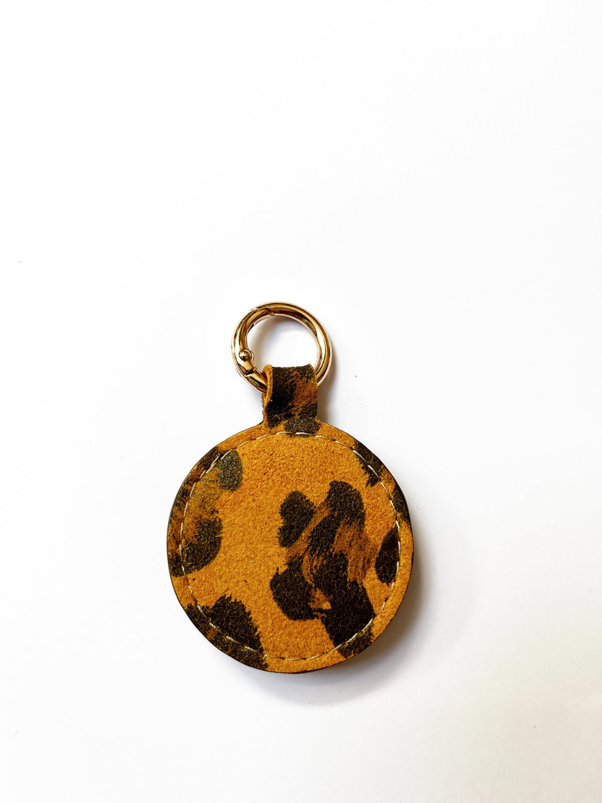 Hat magnetic clip from leather