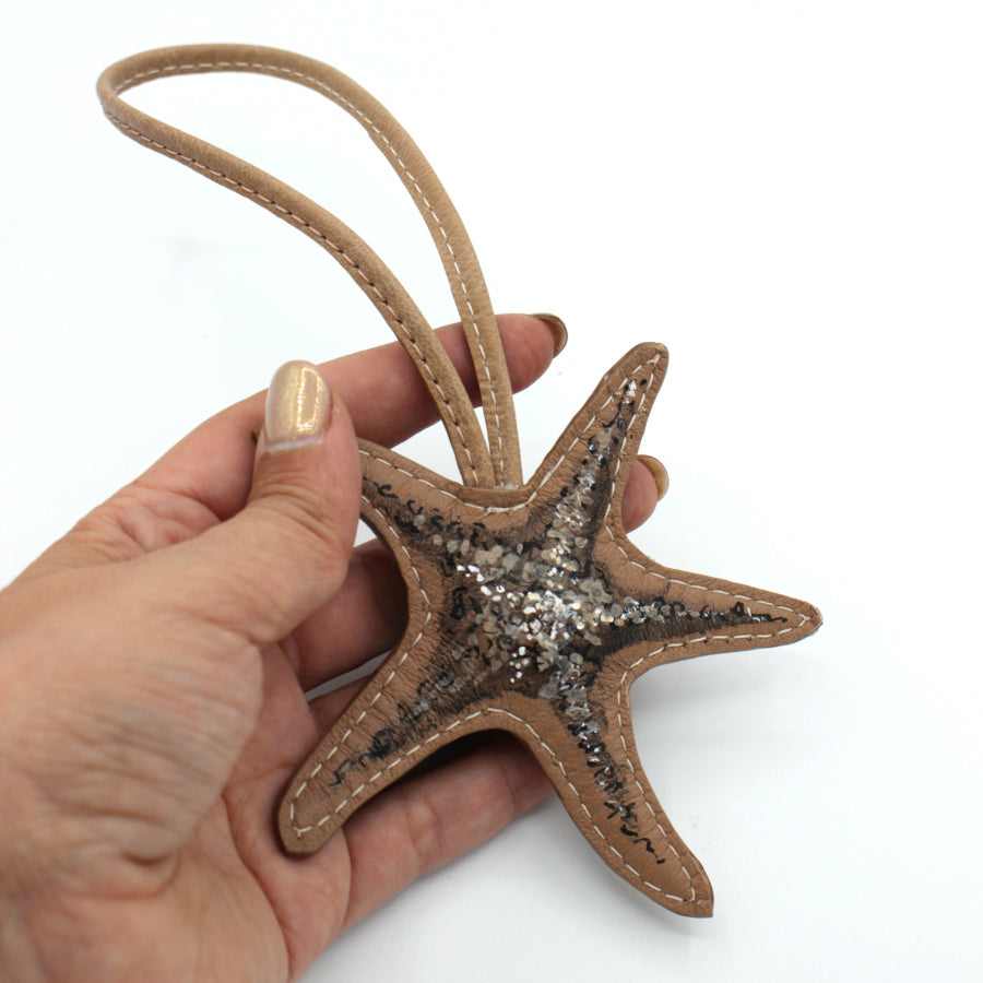 Pièce unique en cuir – Étoile de mer artistique