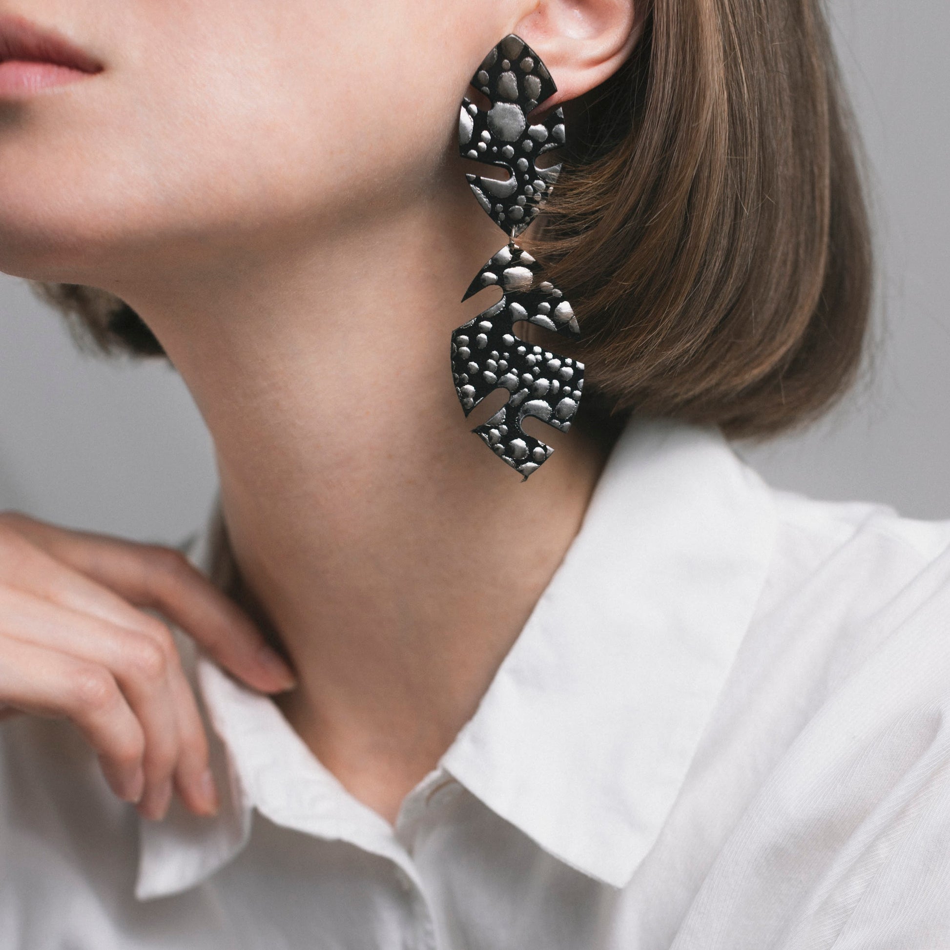 Cuir & Panache – Maxi boucles pendantes