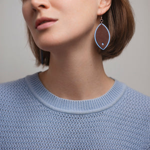 Boucles d’oreilles en cuir bicolore – Design feuille moderne