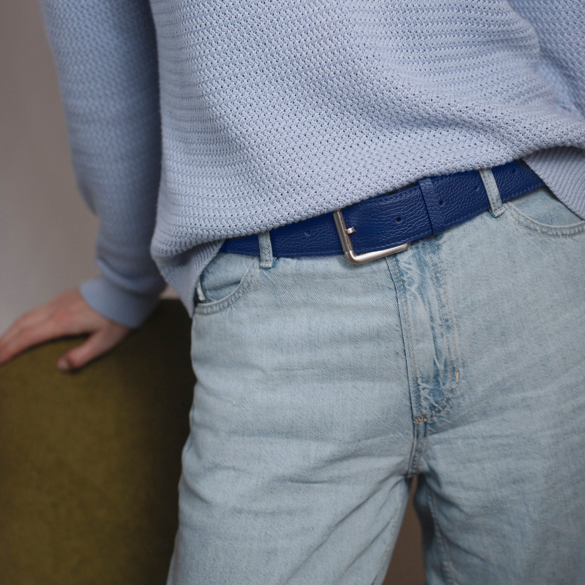 Ceinture en cuir grainé, couleur bleu marine