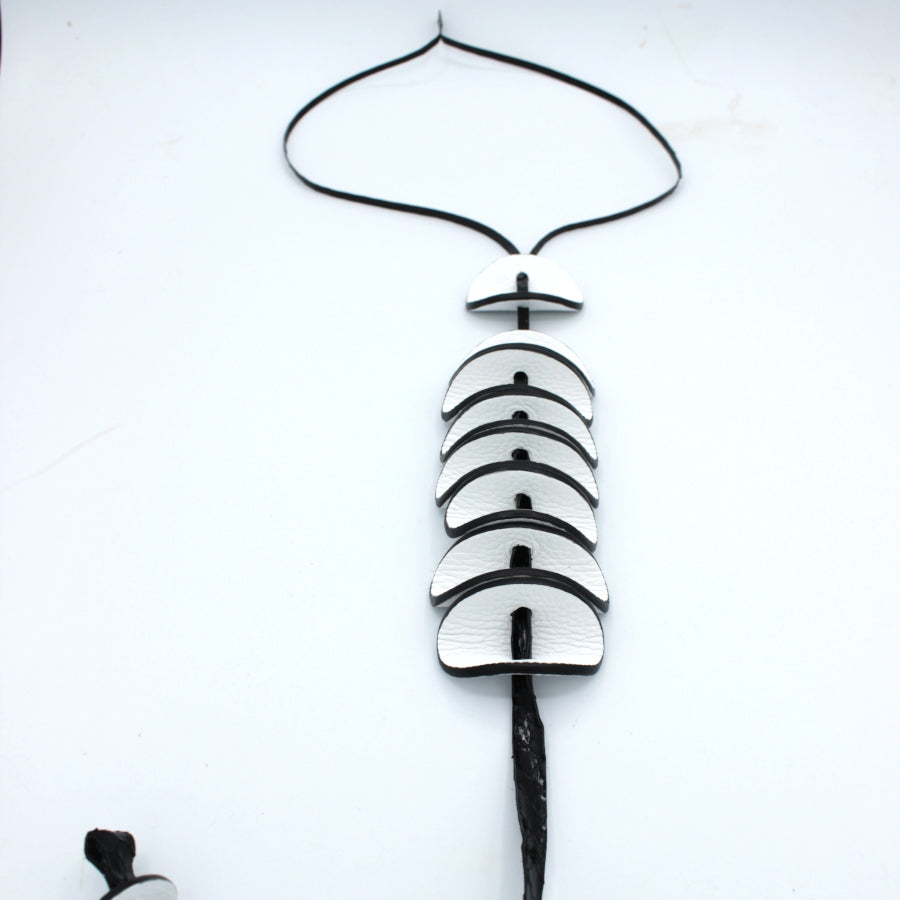 Collier en cuir rond – Fait main